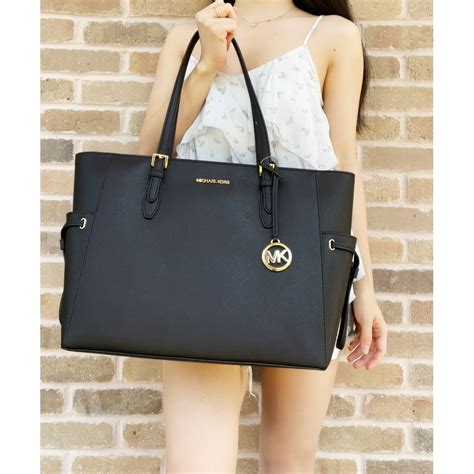 michael kors tote schwarz|Michael Kors Tote with zipper.